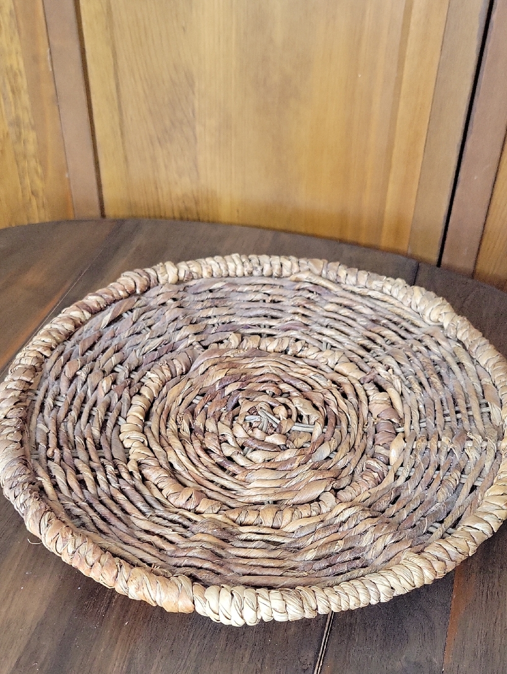 Round Woven Natural Fiber Shallow Tray